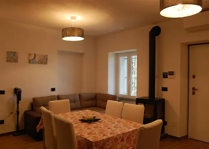 Nel Con Vista Mare, Villa *