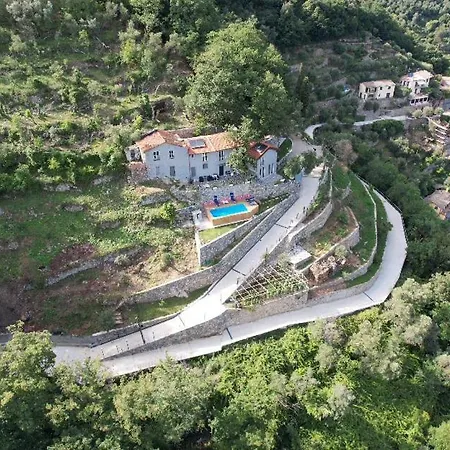 Nel Con Vista Mare, Villa