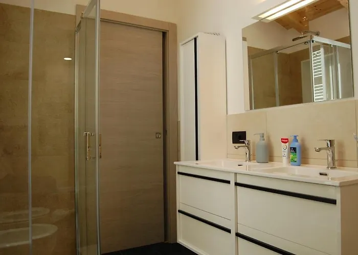 Nel Con Vista Mare, Villa *