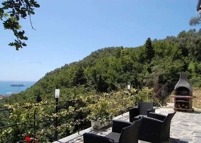 Nel Con Vista Mare, Villa *